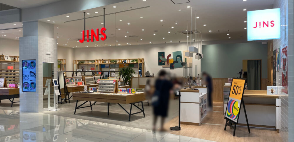 JINSの店舗の画像