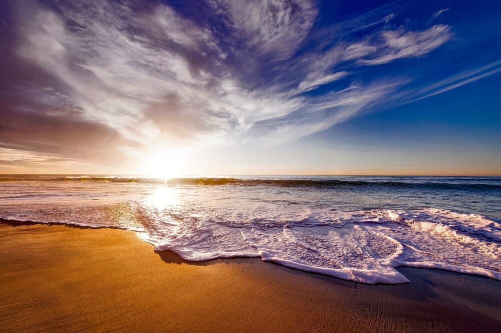 浜辺の夕日