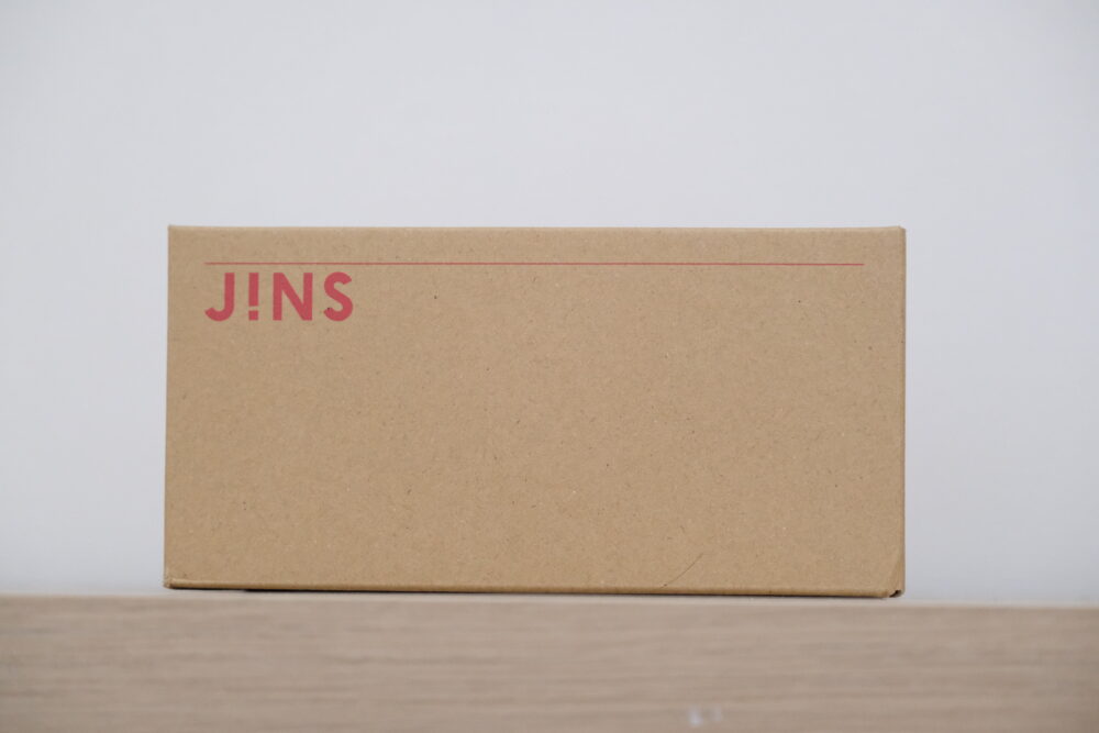 JINSオンラインで注文した外箱
